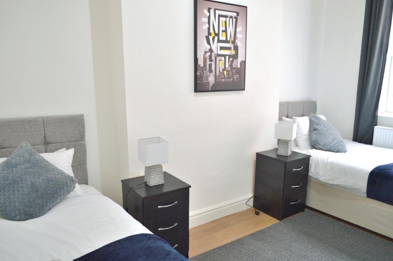 נוטינגהאם Beautiful Two-Bed Apartment With Driveway Parking מראה חיצוני תמונה