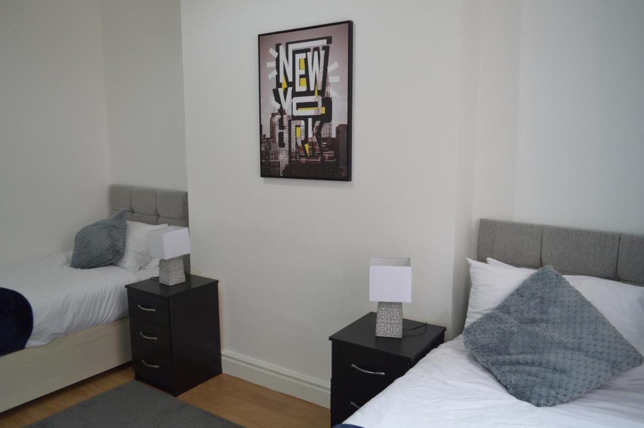 נוטינגהאם Beautiful Two-Bed Apartment With Driveway Parking מראה חיצוני תמונה