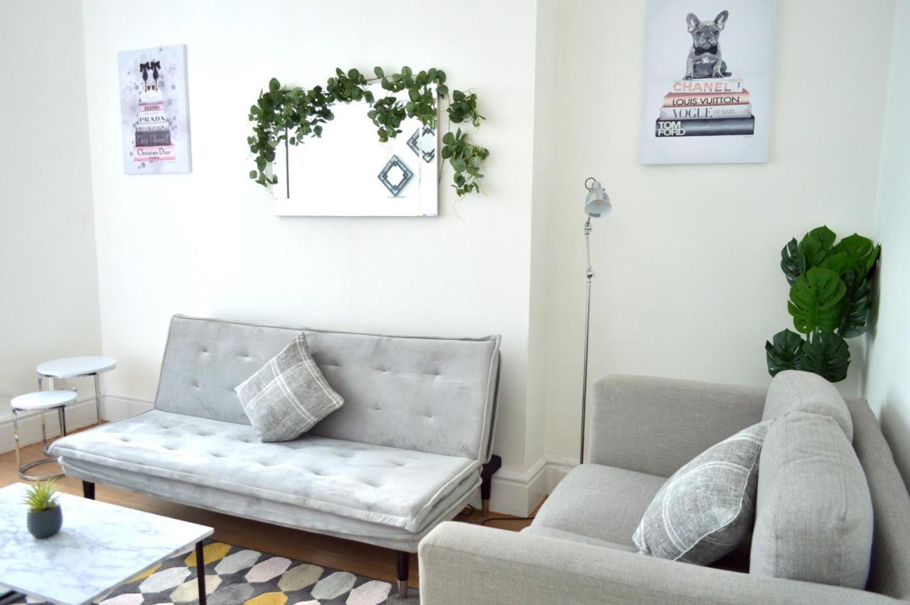 נוטינגהאם Beautiful Two-Bed Apartment With Driveway Parking מראה חיצוני תמונה