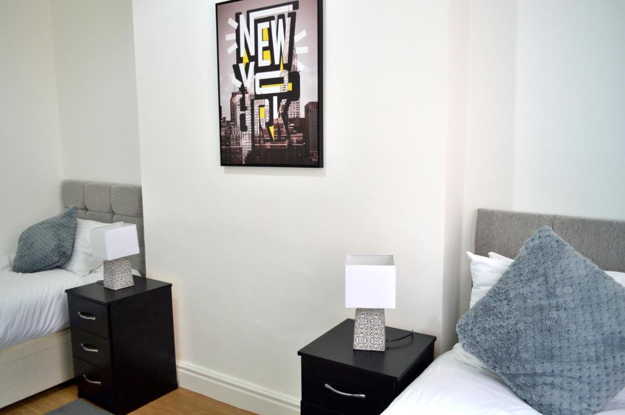 נוטינגהאם Beautiful Two-Bed Apartment With Driveway Parking מראה חיצוני תמונה
