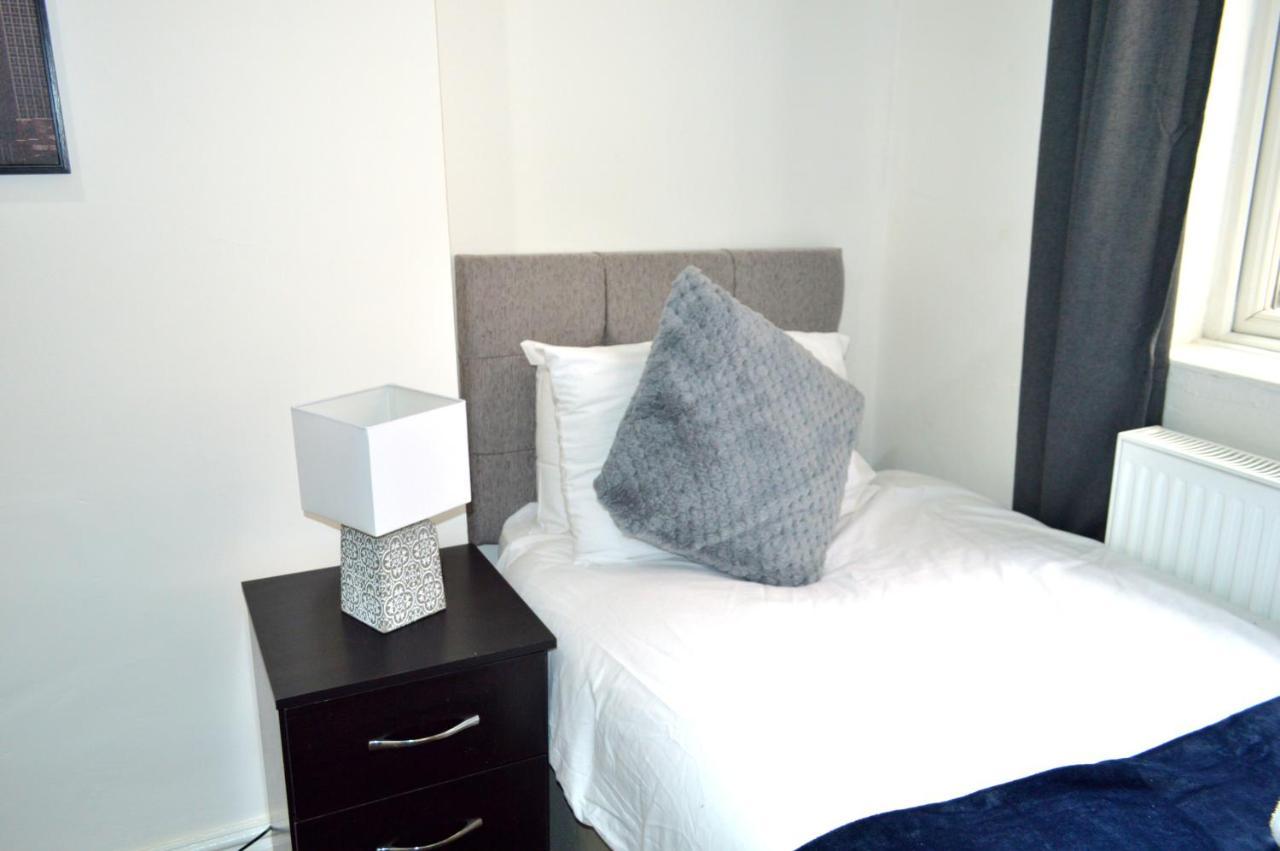 נוטינגהאם Beautiful Two-Bed Apartment With Driveway Parking מראה חיצוני תמונה