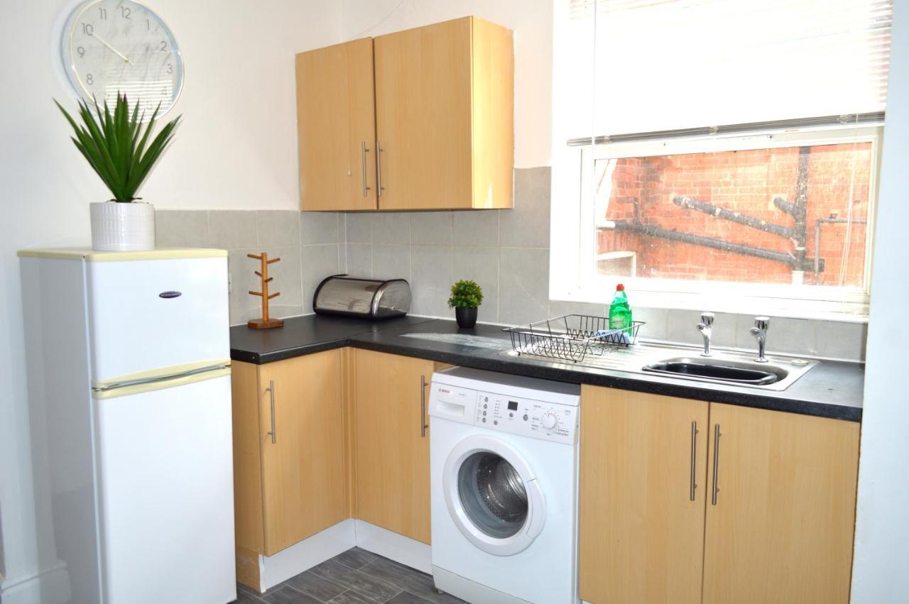 נוטינגהאם Beautiful Two-Bed Apartment With Driveway Parking מראה חיצוני תמונה
