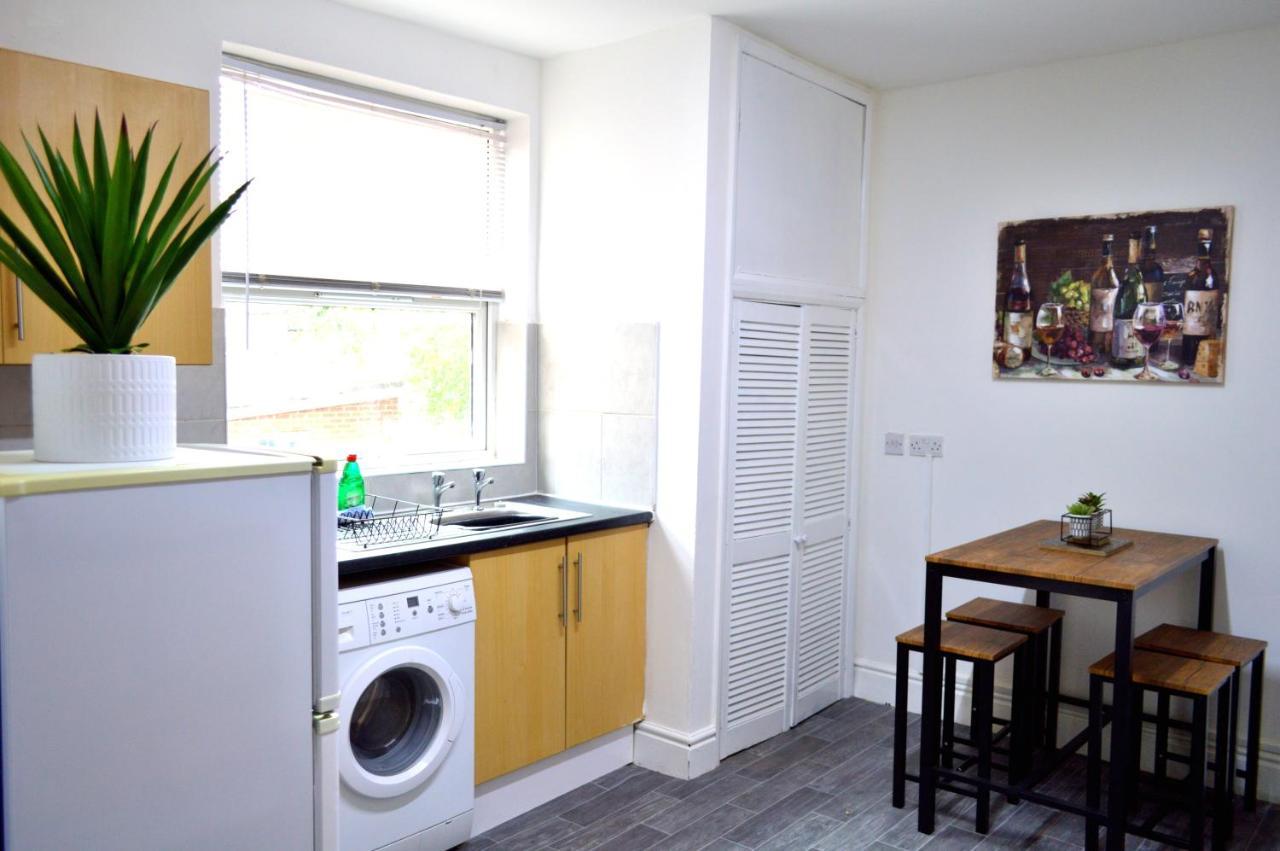 נוטינגהאם Beautiful Two-Bed Apartment With Driveway Parking מראה חיצוני תמונה